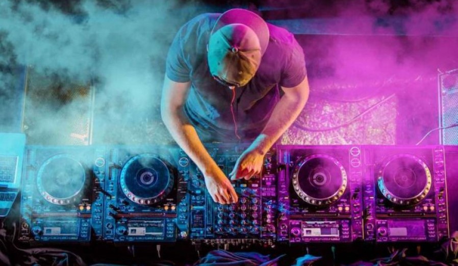 mahami Peran dan Tantangan Profesi DJ di Dunia Musik
